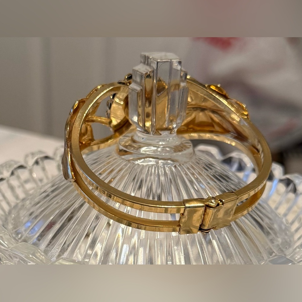 Vintage Gold Tone Hinged Bangle Bracelet w/Gemstone - Picture 7 of 16